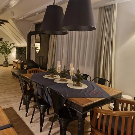 Mazowiecka 3 アパート ニエホジェ